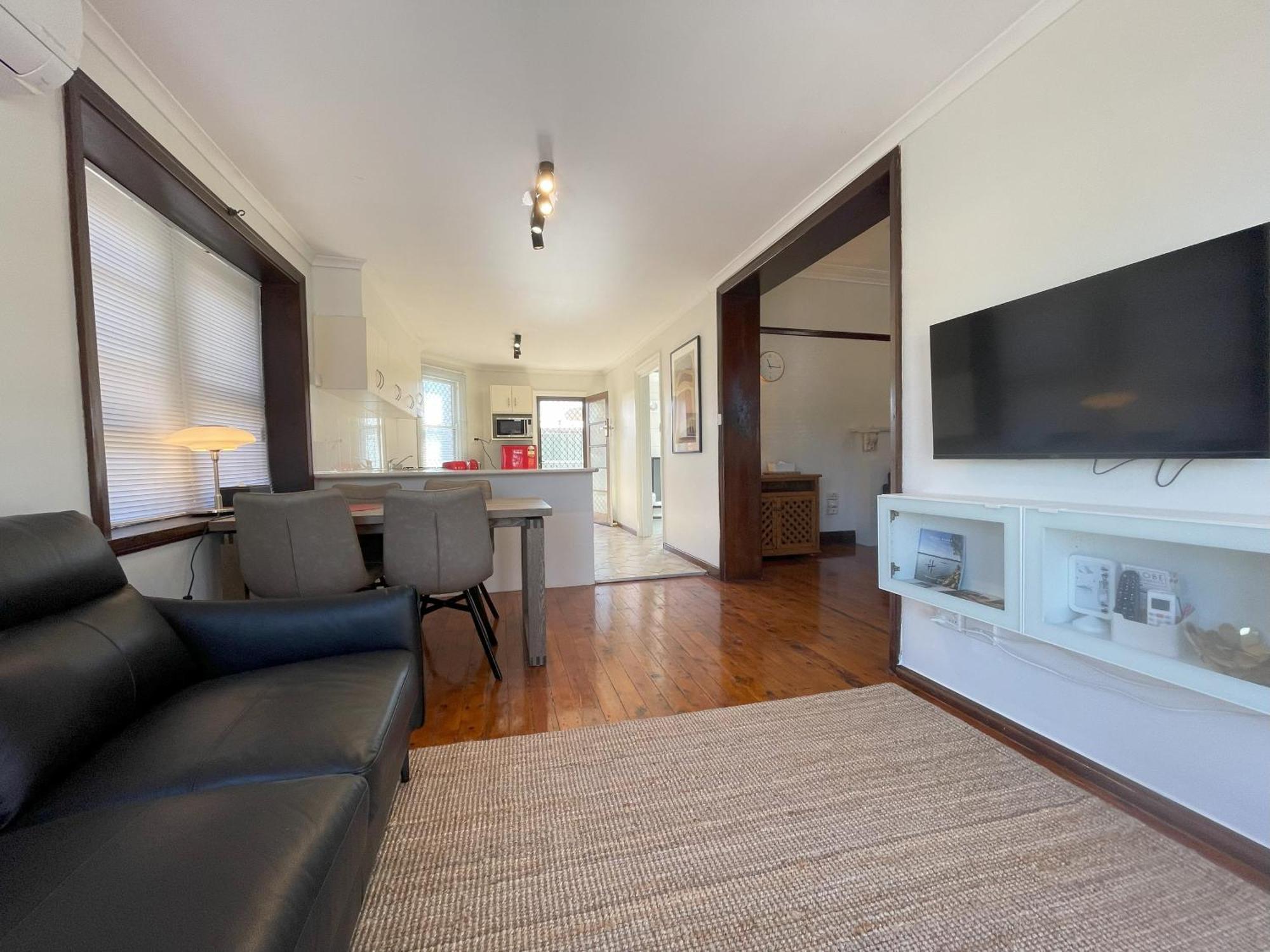 Globe Apartments Wagga Wagga Exterior photo